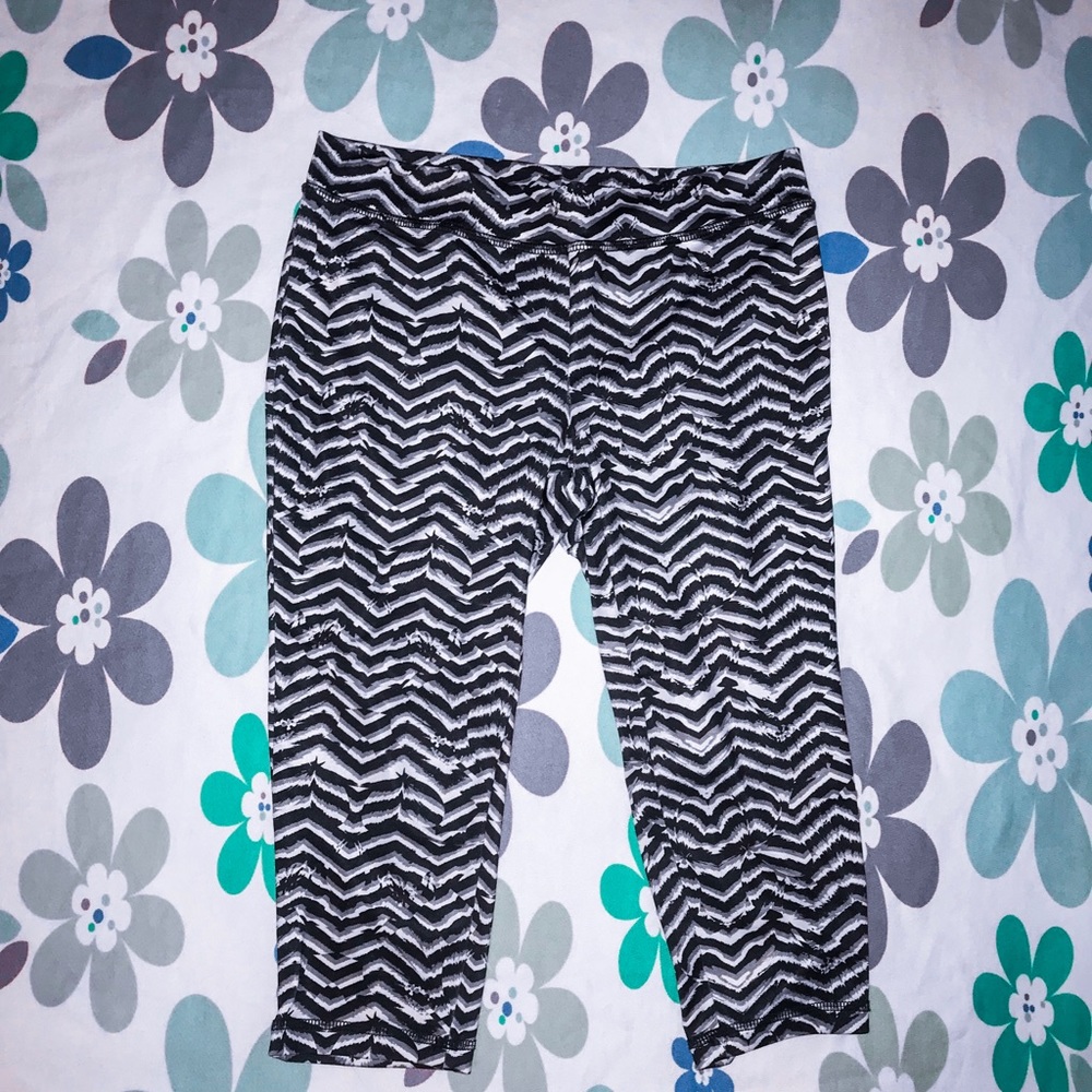 🦋 Soffe Black White Workout Capri Stretch Legging